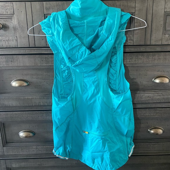 Lulu lemon rain vest - Picture 2 of 2